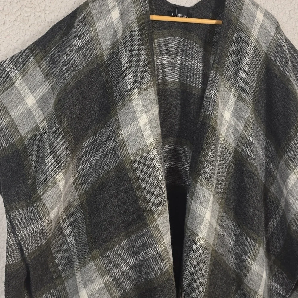 Marcus Adler Plaid Poncho Cozy Shawl Cape Gray Black Fringe Sz. O/S